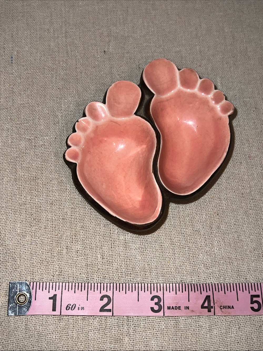 Vintage Hana Isle Hawaii Hang Ten Ceramic Footprints Wall Plaque Pink